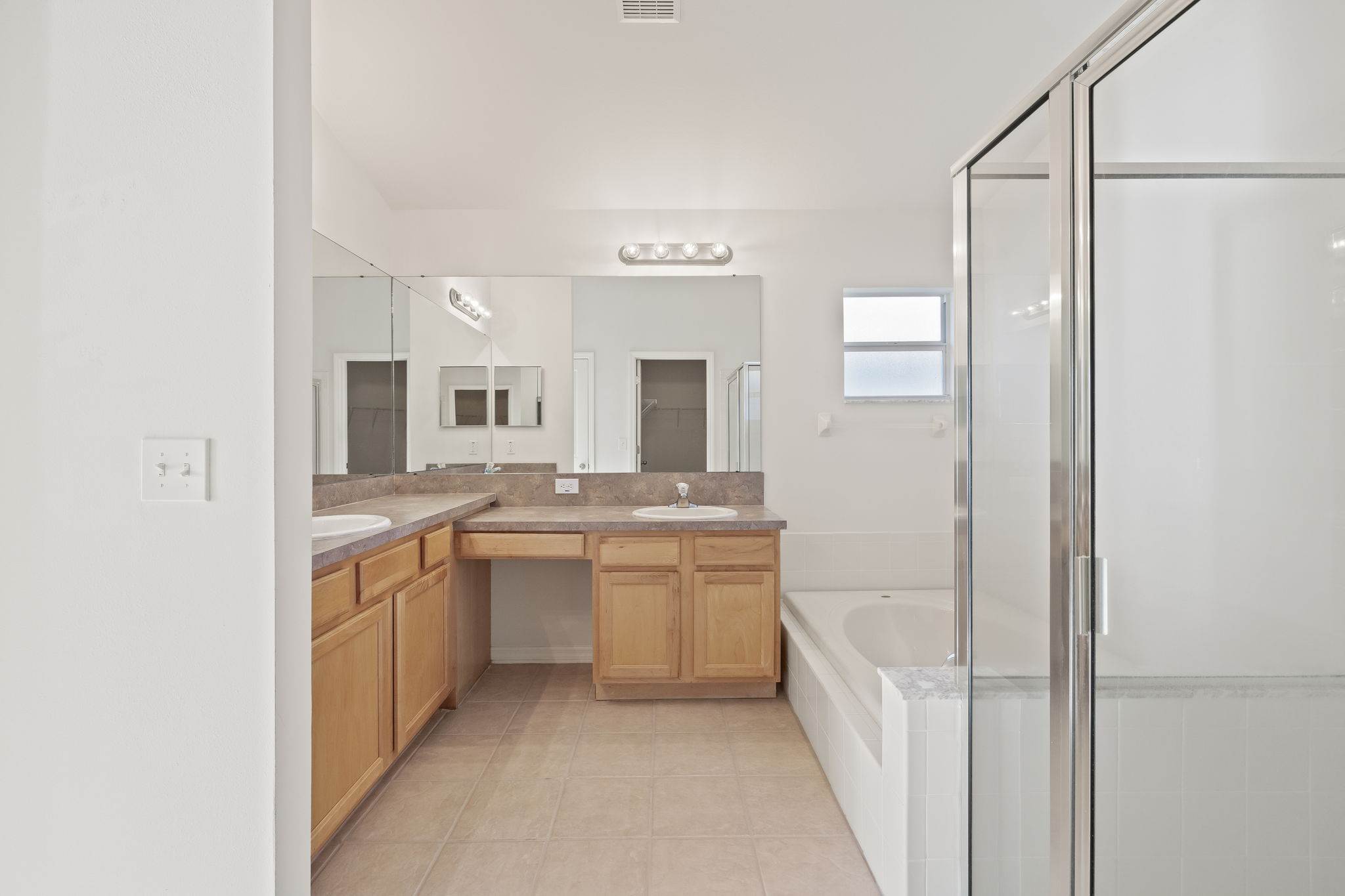 6823 Runner Oak Dr, Wesley Chapel, FL 33545