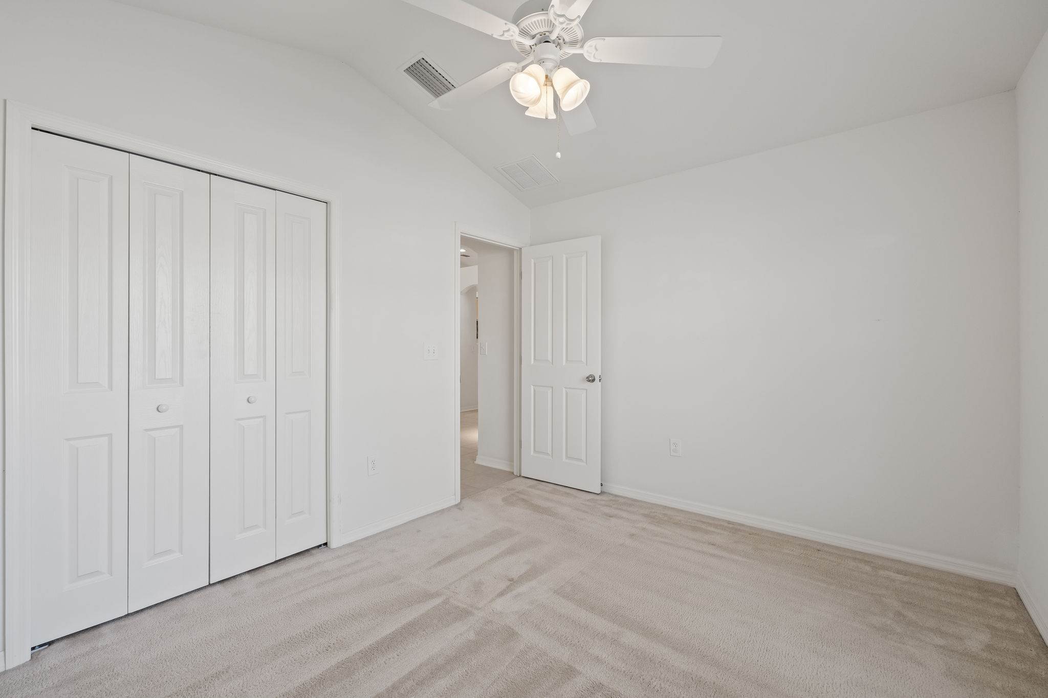 6823 Runner Oak Dr, Wesley Chapel, FL 33545