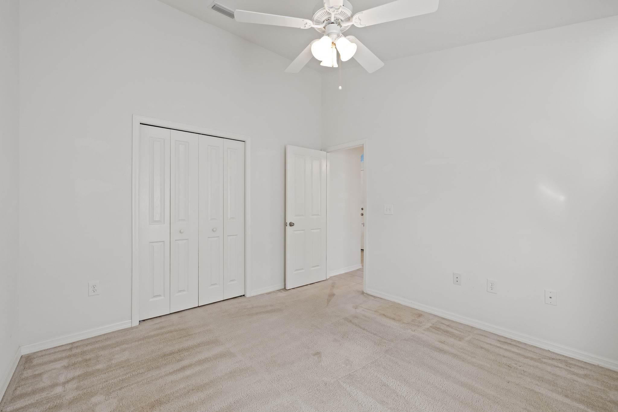 6823 Runner Oak Dr, Wesley Chapel, FL 33545