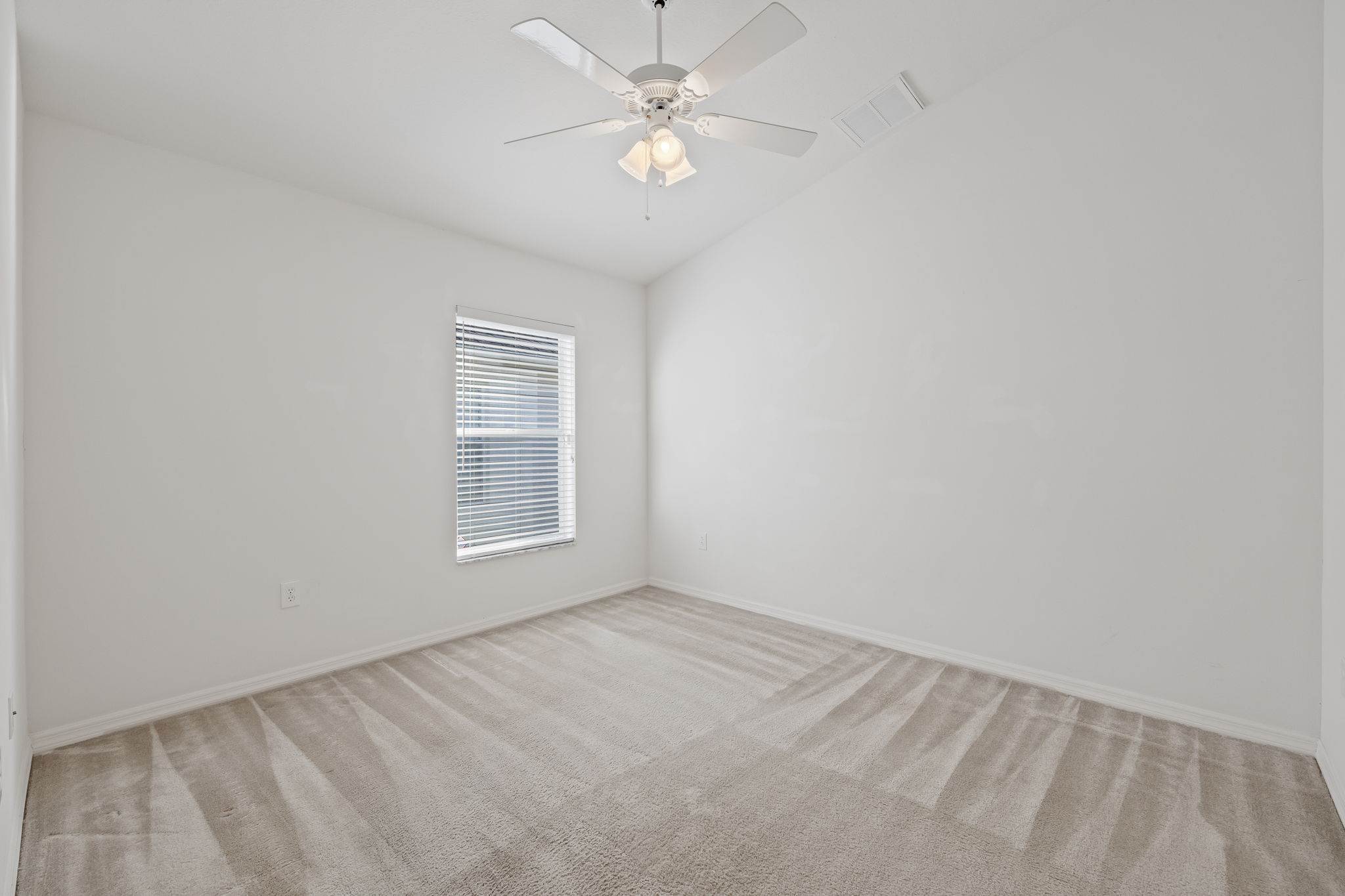 6823 Runner Oak Dr, Wesley Chapel, FL 33545