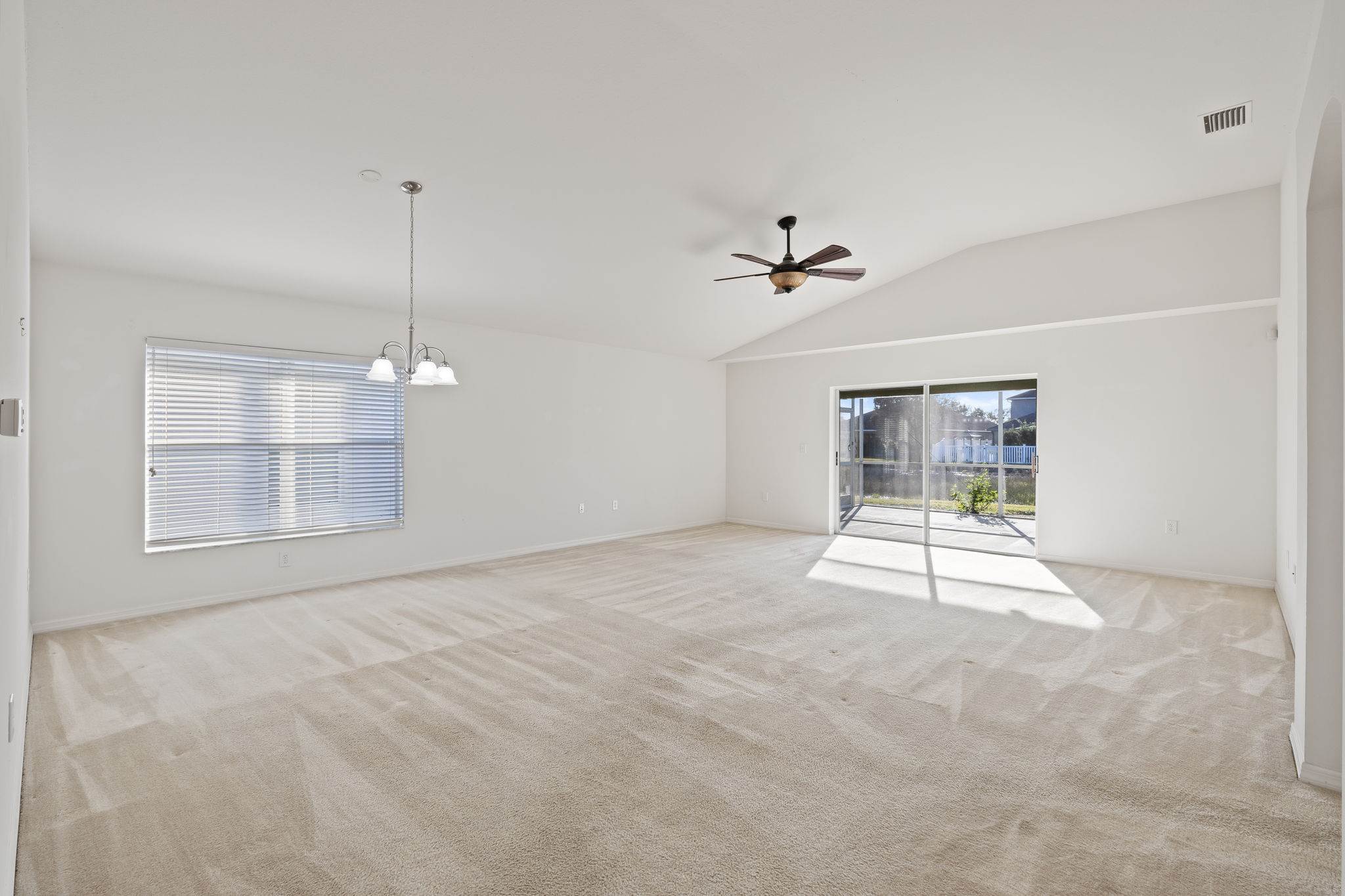 6823 Runner Oak Dr, Wesley Chapel, FL 33545