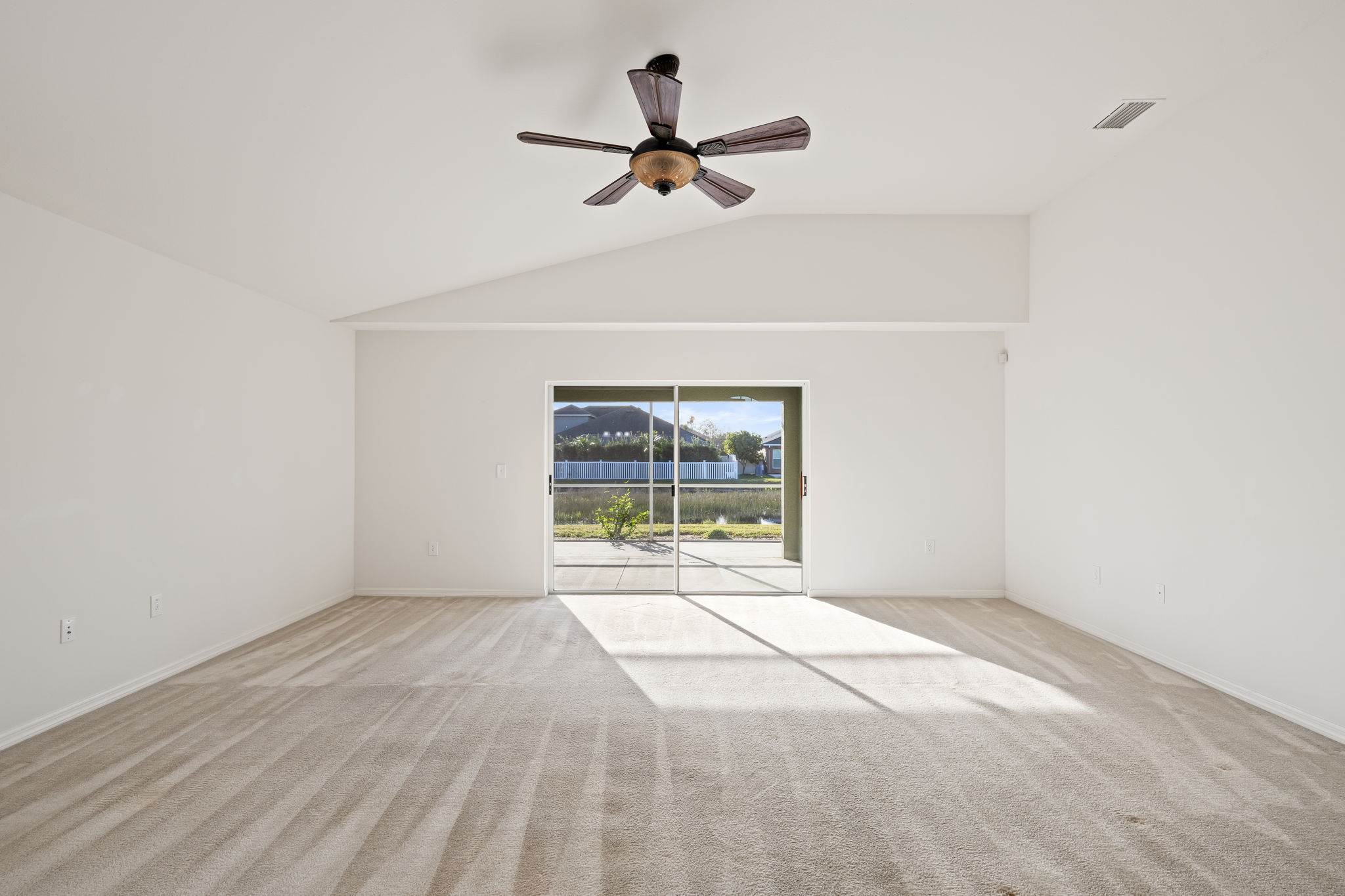 6823 Runner Oak Dr, Wesley Chapel, FL 33545