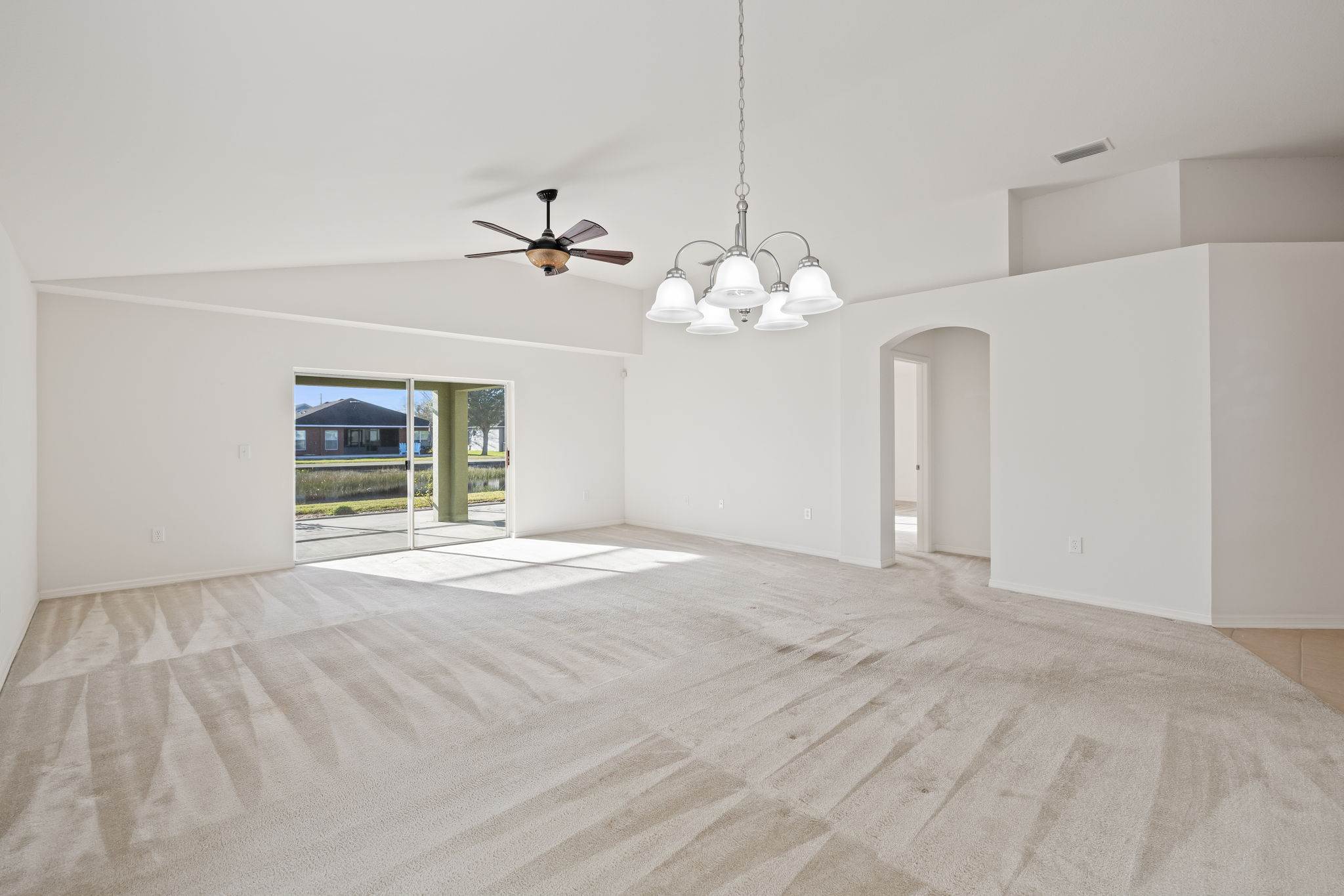 6823 Runner Oak Dr, Wesley Chapel, FL 33545