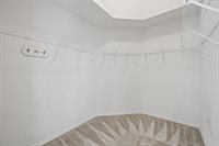 6823 Runner Oak Dr, Wesley Chapel, FL 33545