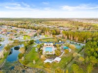 6823 Runner Oak Dr, Wesley Chapel, FL 33545