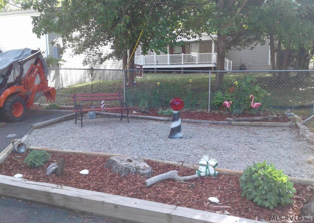 422 Boardman Drive, Bracey, VA 23919