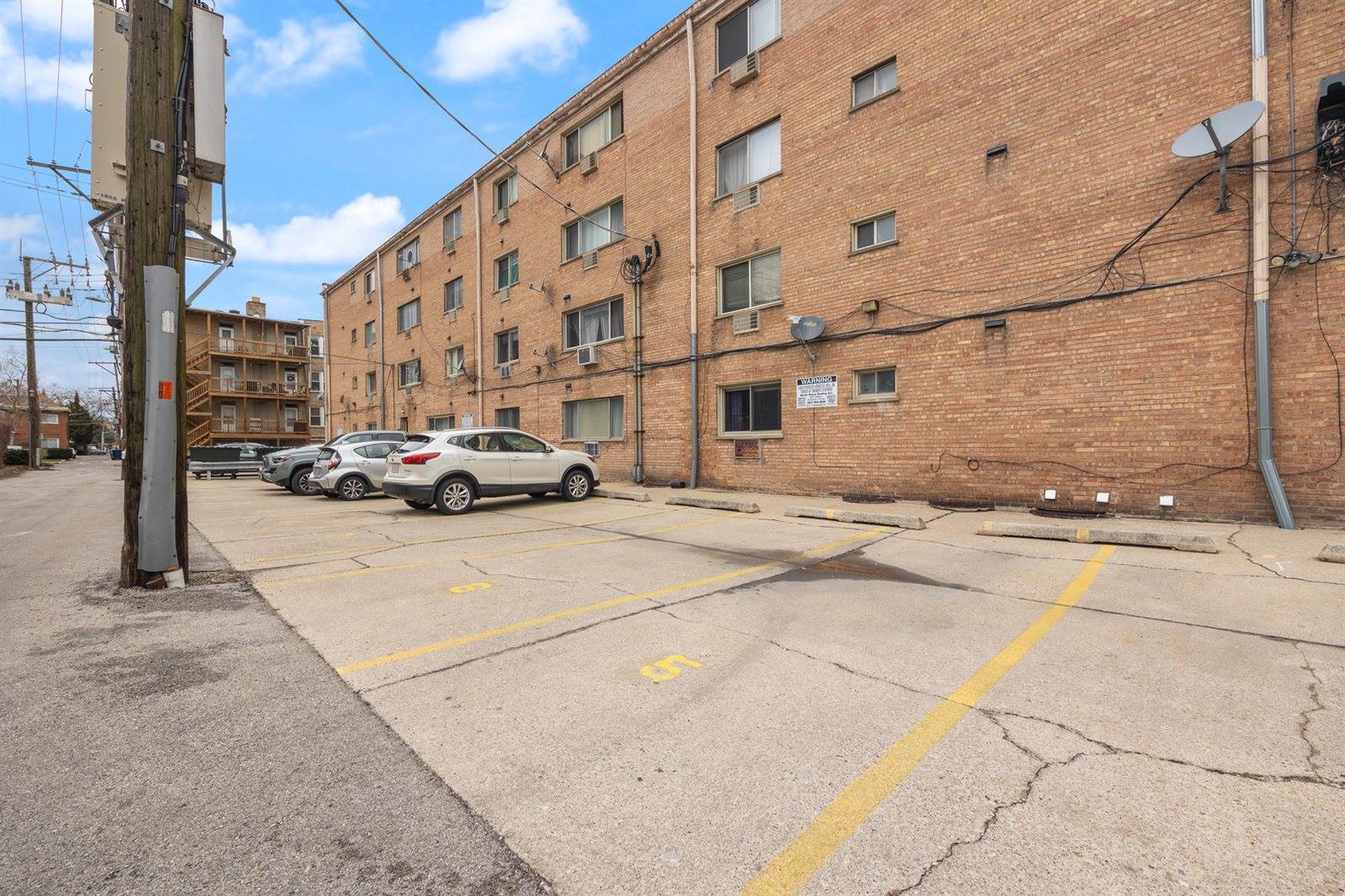 1415 West Pratt Boulevard, Chicago, IL 60626