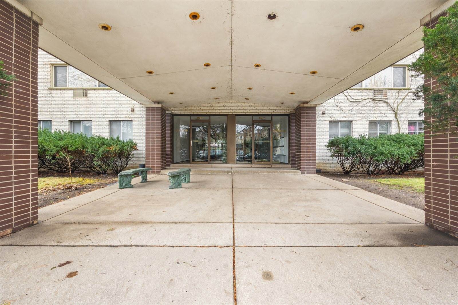 1415 West Pratt Boulevard, Chicago, IL 60626