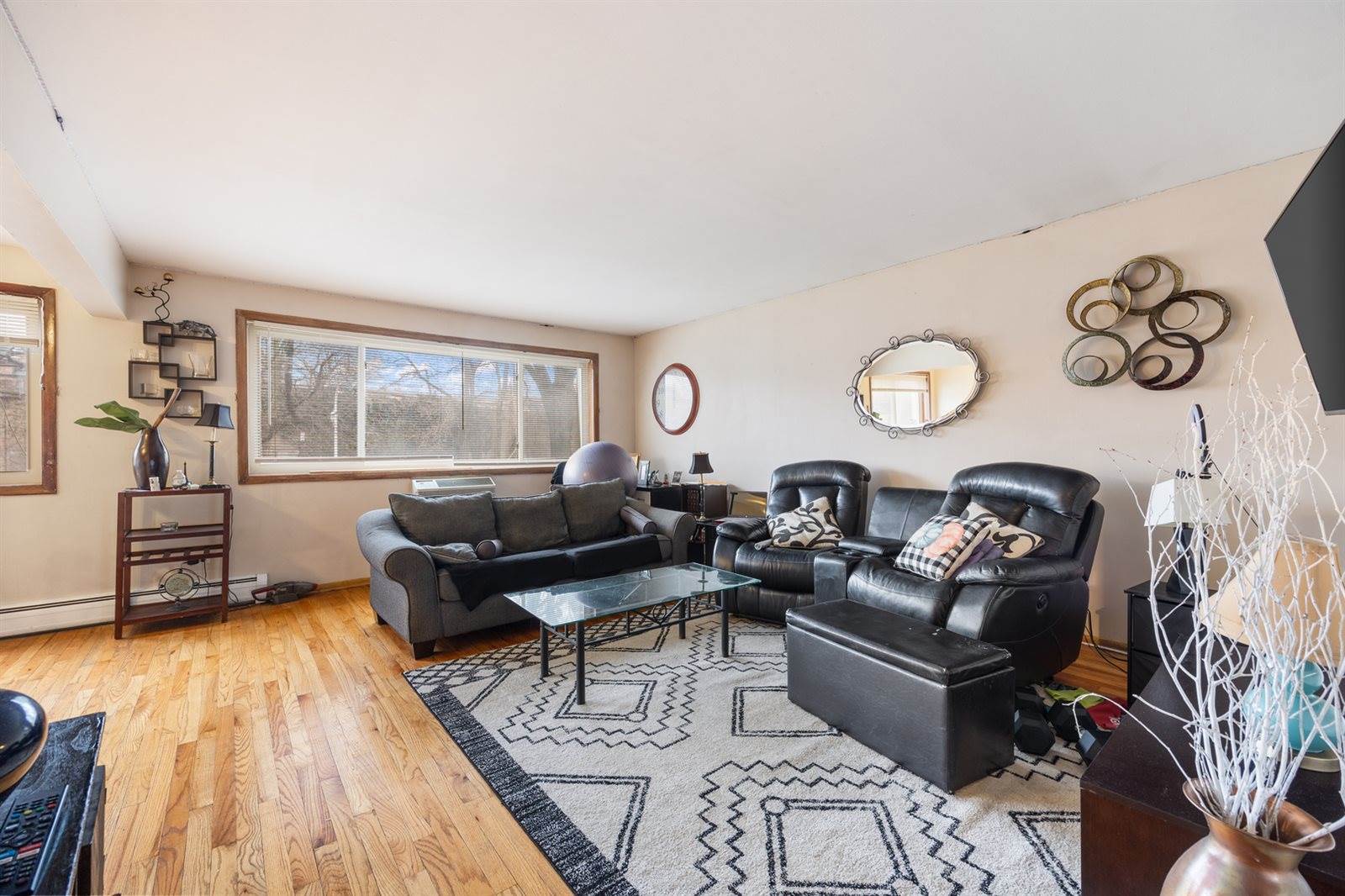 1415 West Pratt Boulevard, Chicago, IL 60626