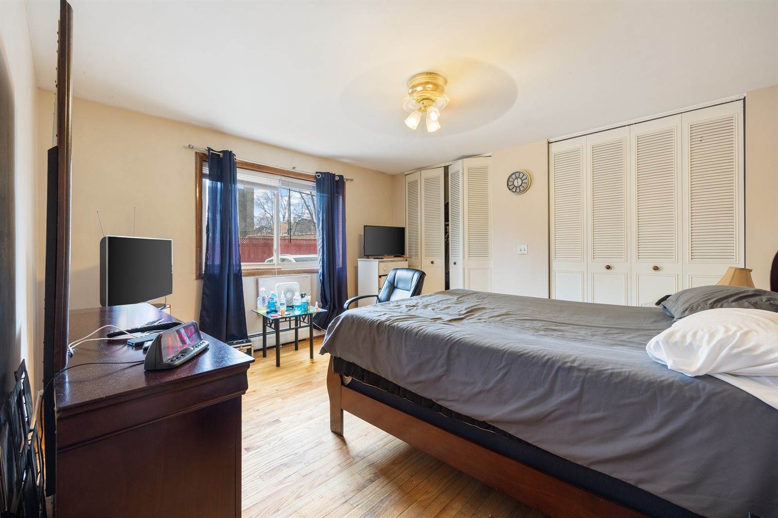 1415 West Pratt Boulevard, Chicago, IL 60626