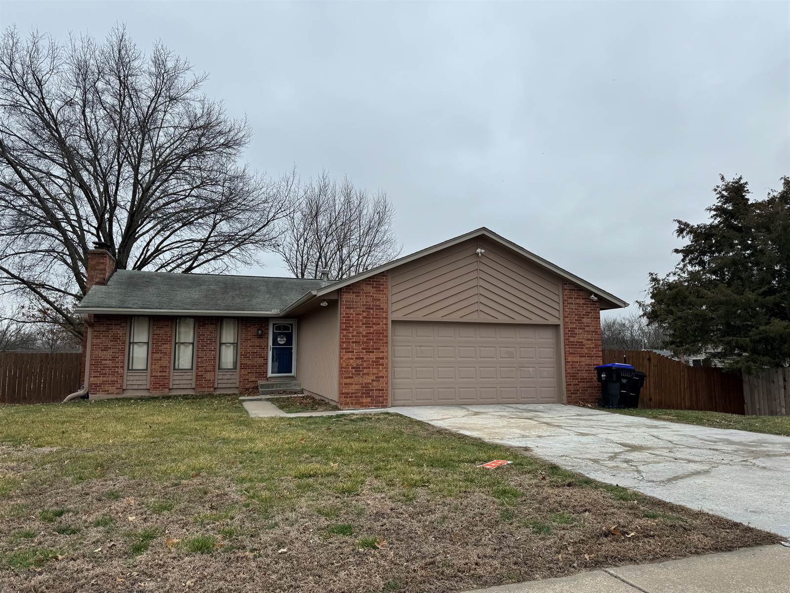 6533 SW 28th St, Topeka, KS 66614