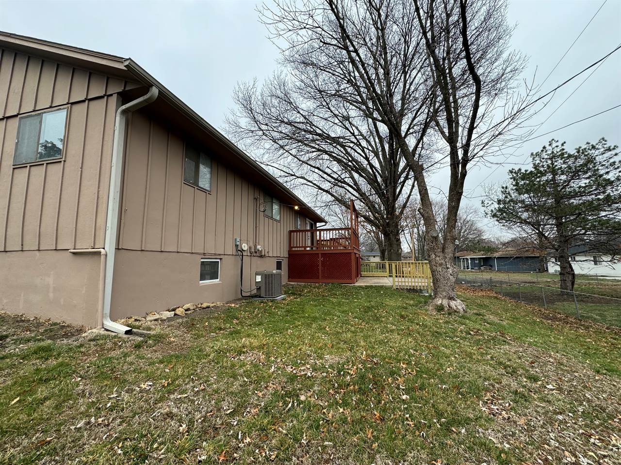 6533 SW 28th St, Topeka, KS 66614