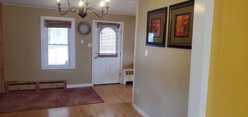 7 Strong Road, Southampton, MA 01073