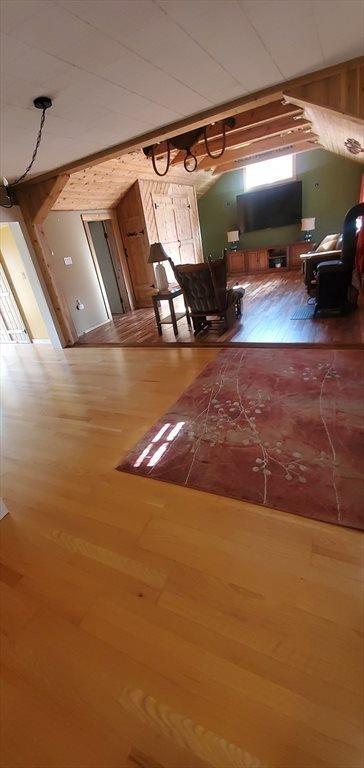 7 Strong Road, Southampton, MA 01073