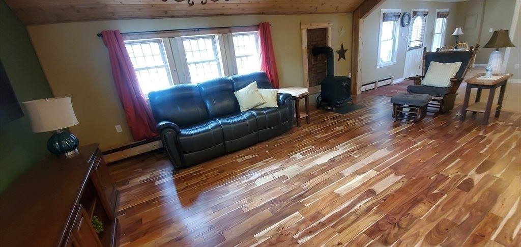 7 Strong Road, Southampton, MA 01073