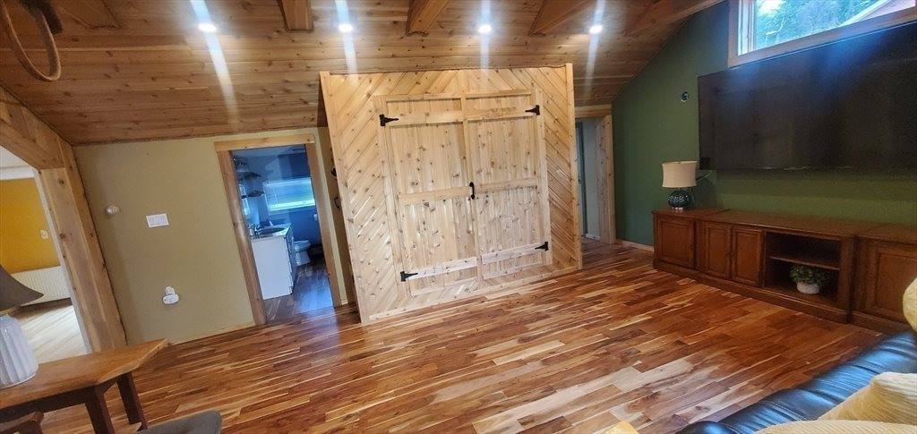 7 Strong Road, Southampton, MA 01073