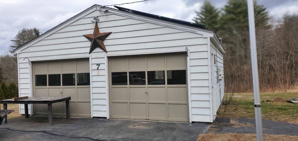 7 Strong Road, Southampton, MA 01073