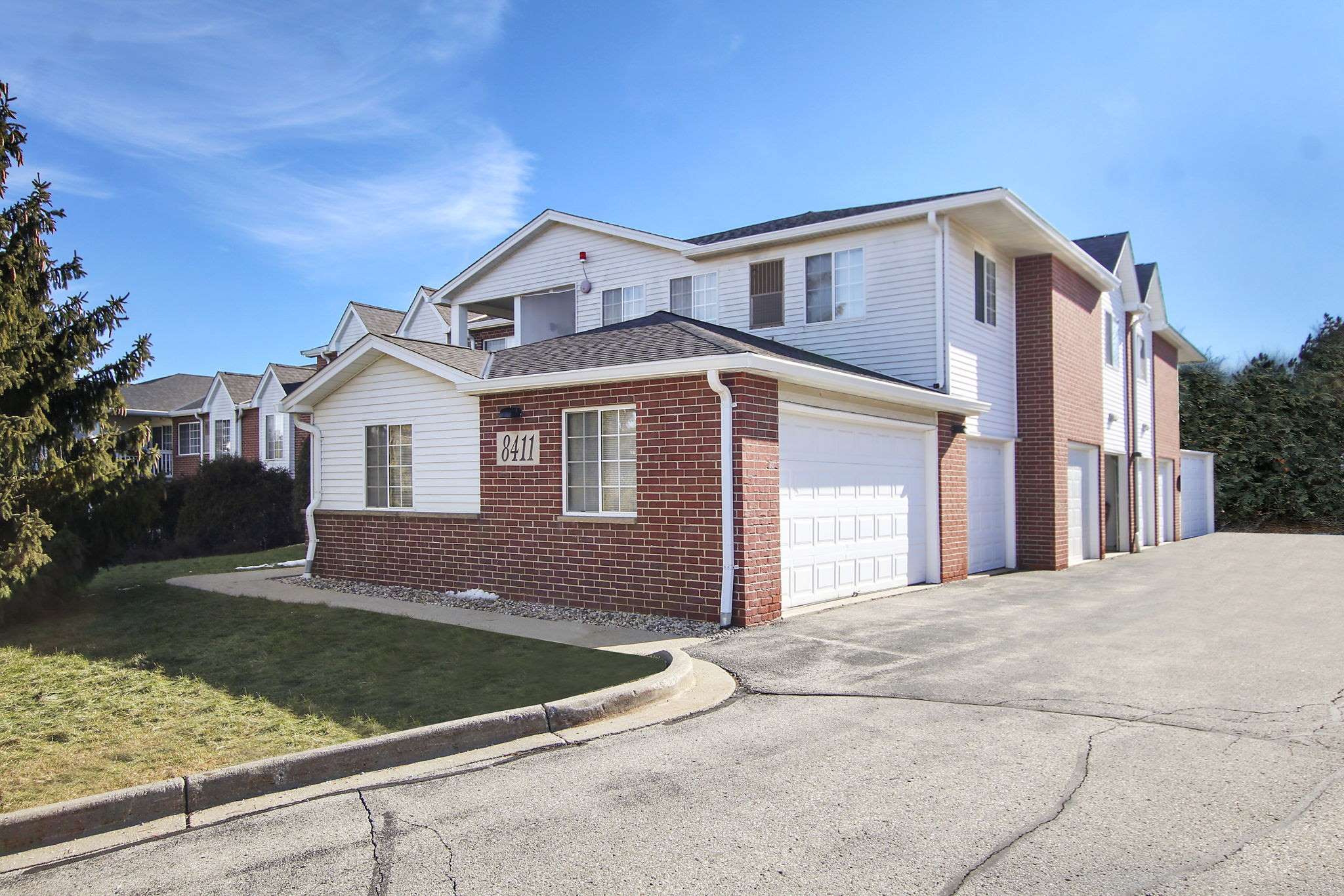 8411 Lexington Pl, Pleasant Prairie, WI 53158