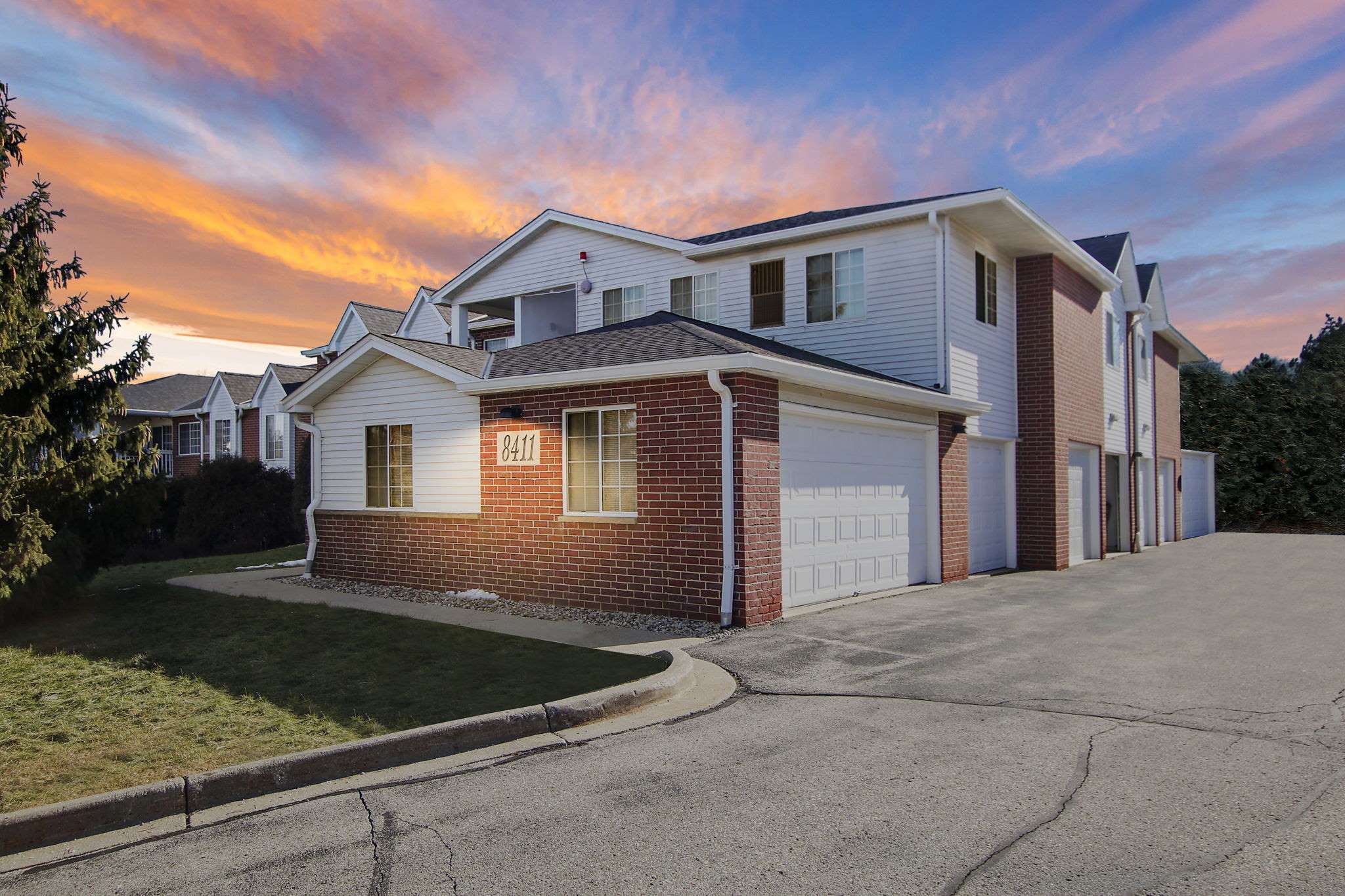 8411 Lexington Pl, Pleasant Prairie, WI 53158