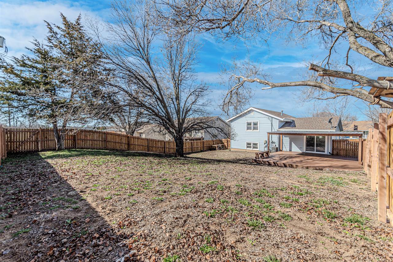 608 knollwood Street, Wakefield, KS 67487