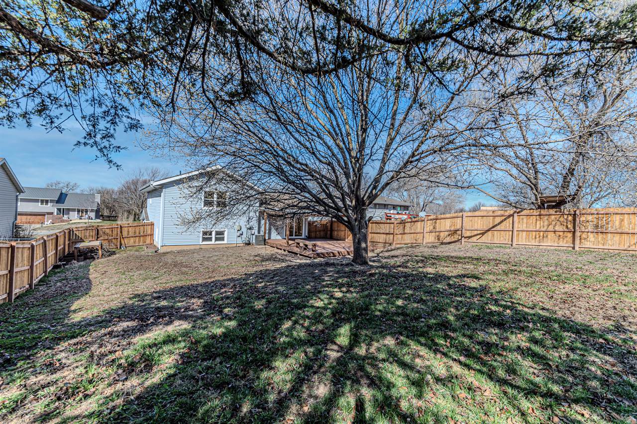 608 knollwood Street, Wakefield, KS 67487