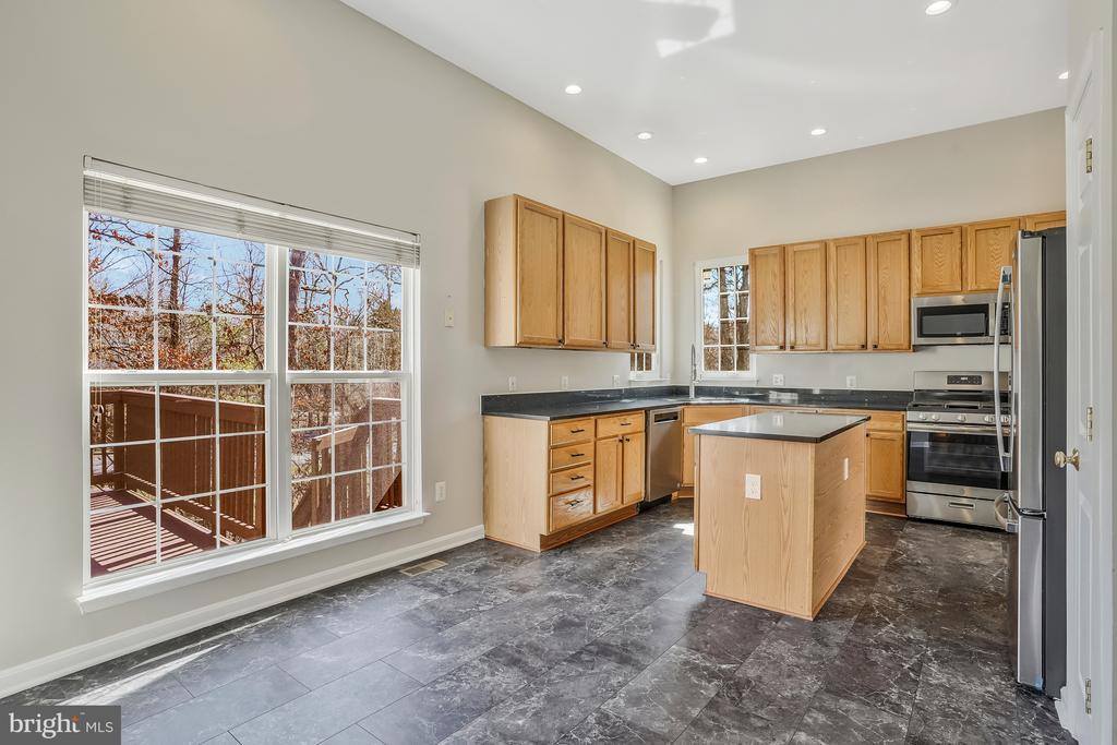 10065 Cairn Mountain Way, Bristow, VA 20136