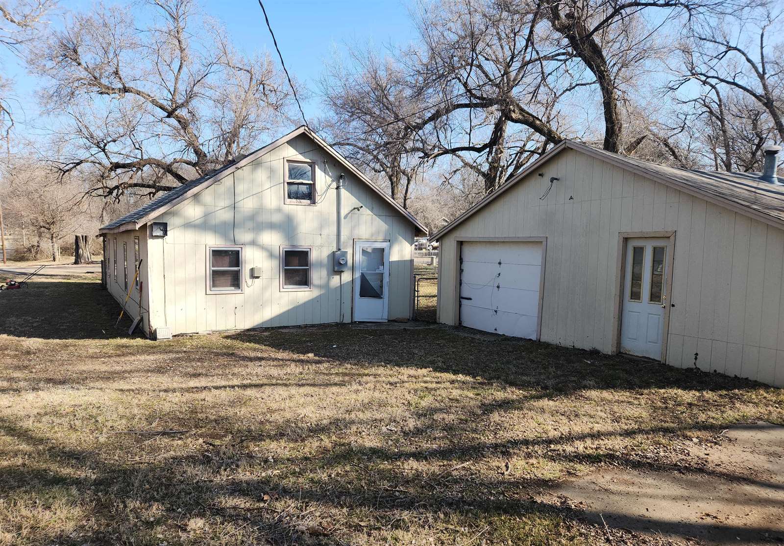 1701 SE Lott St, Topeka, KS 66605