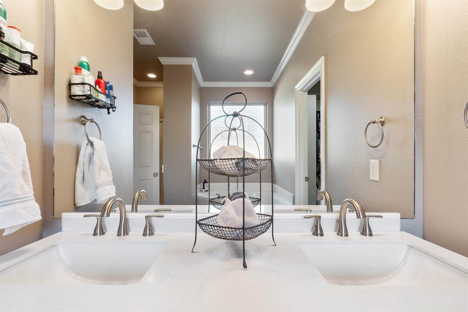 380 McKenzie, Hensley, AR 72065