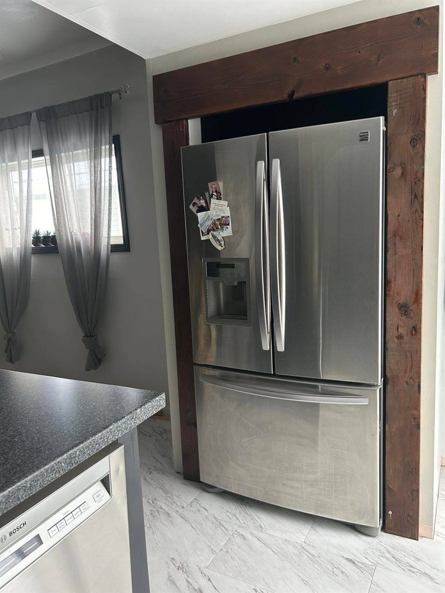 16 South Virginia Street, Conrad, MT 59425