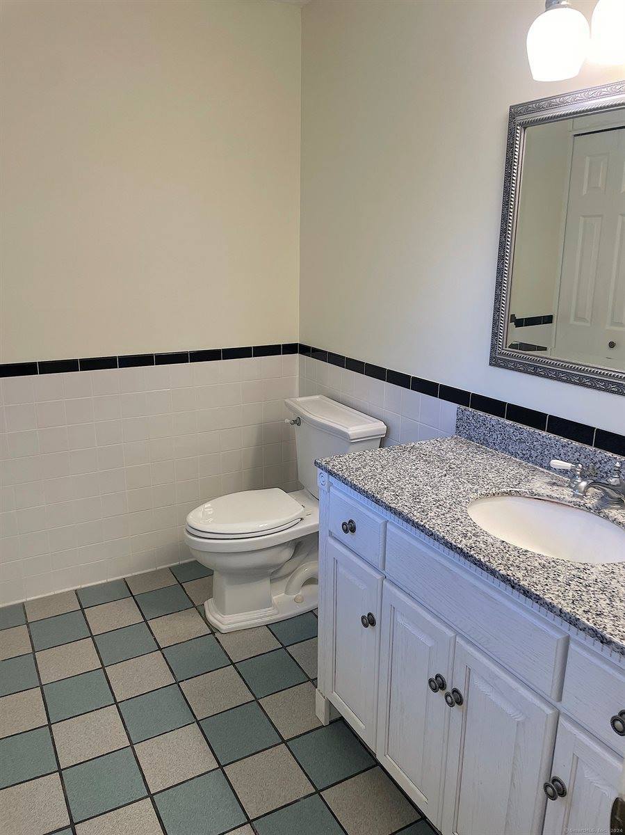 71 Simsbury, Simsbury, CT 06070