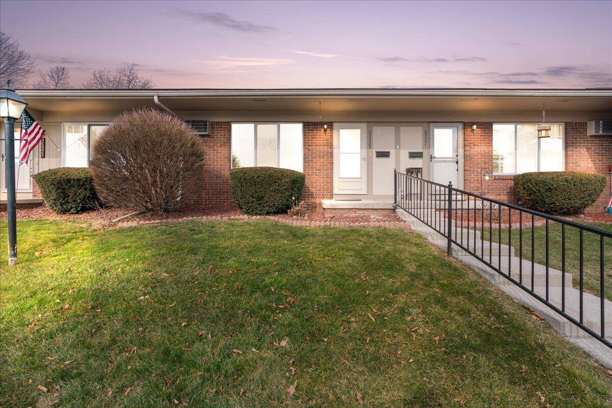 25329 Potomac Drive, South Lyon, MI 48178