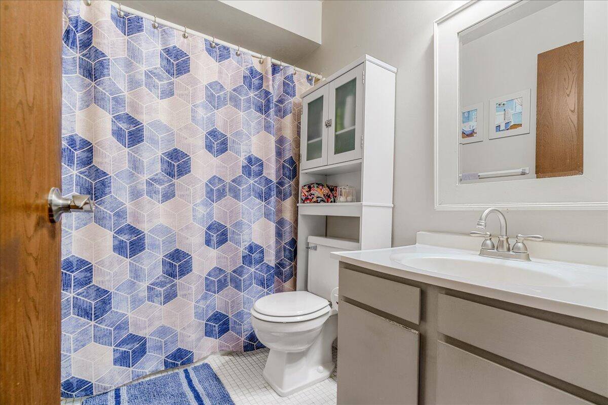 25329 Potomac Drive, South Lyon, MI 48178