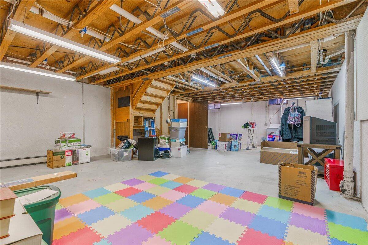 25329 Potomac Drive, South Lyon, MI 48178