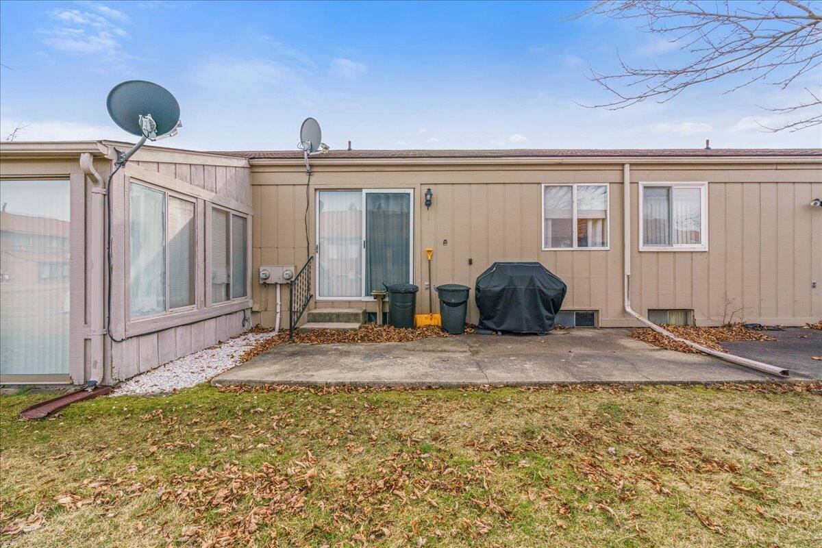 25329 Potomac Drive, South Lyon, MI 48178