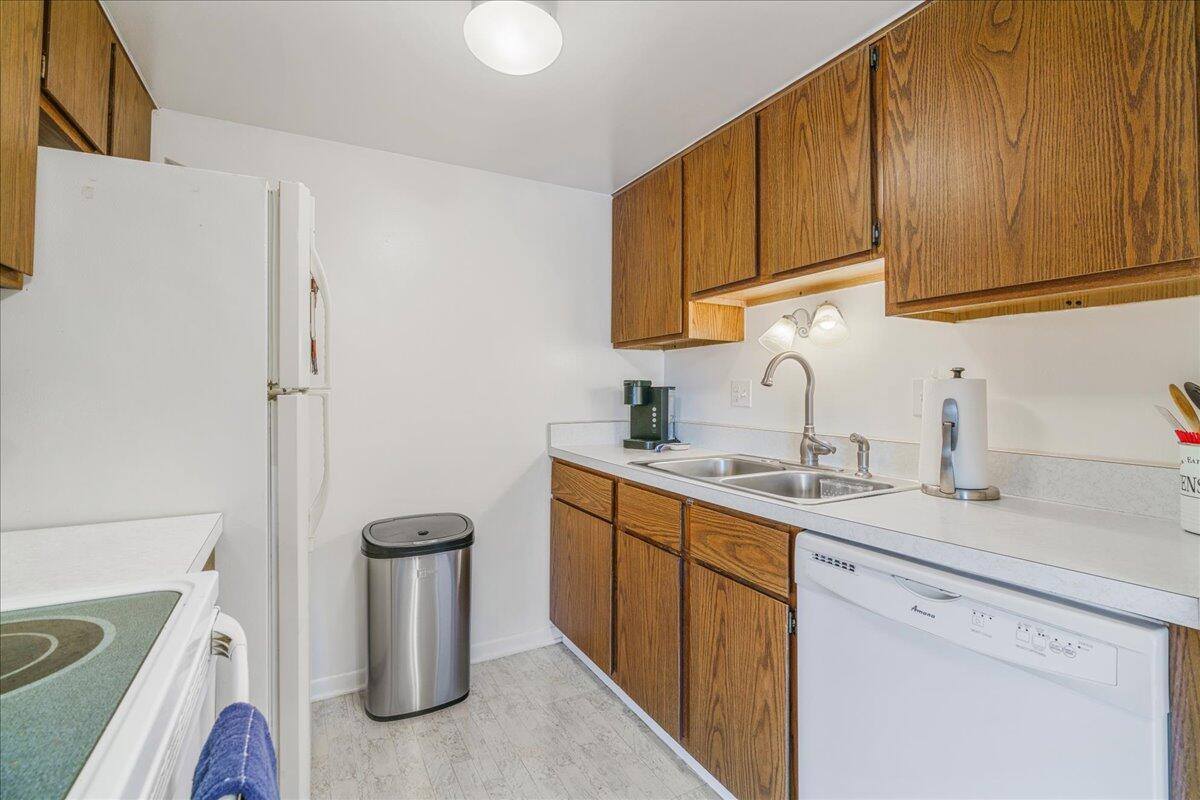 25329 Potomac Drive, South Lyon, MI 48178