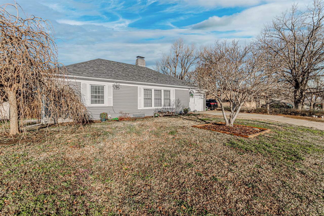 210 South Bunker Hill Drive, Junction City, KS 66441