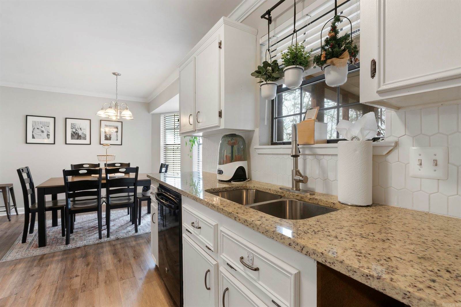 83 Stoneledge Drive, Maumelle, AR 72113