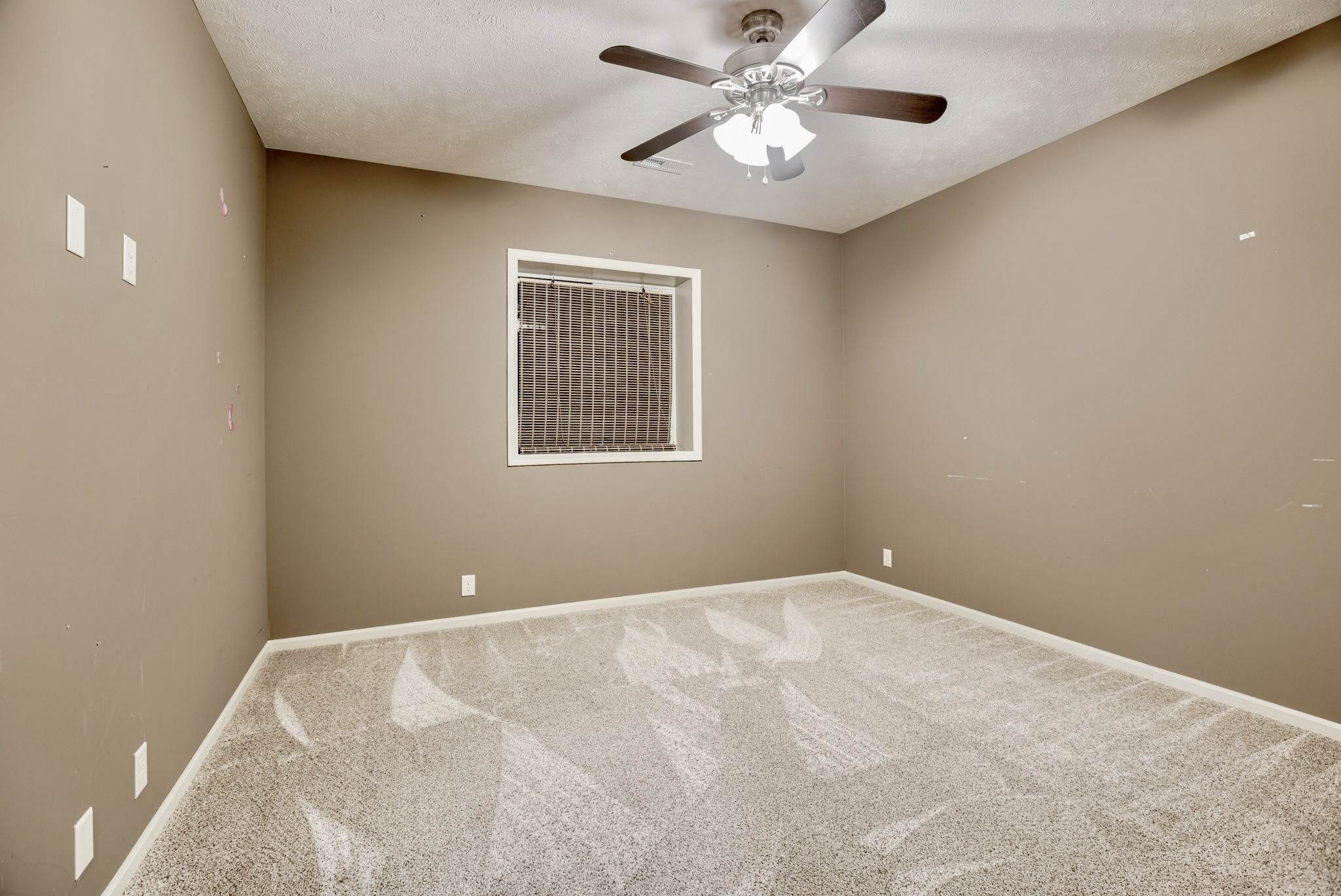 19530 Marinda Street, Omaha, NE 68130