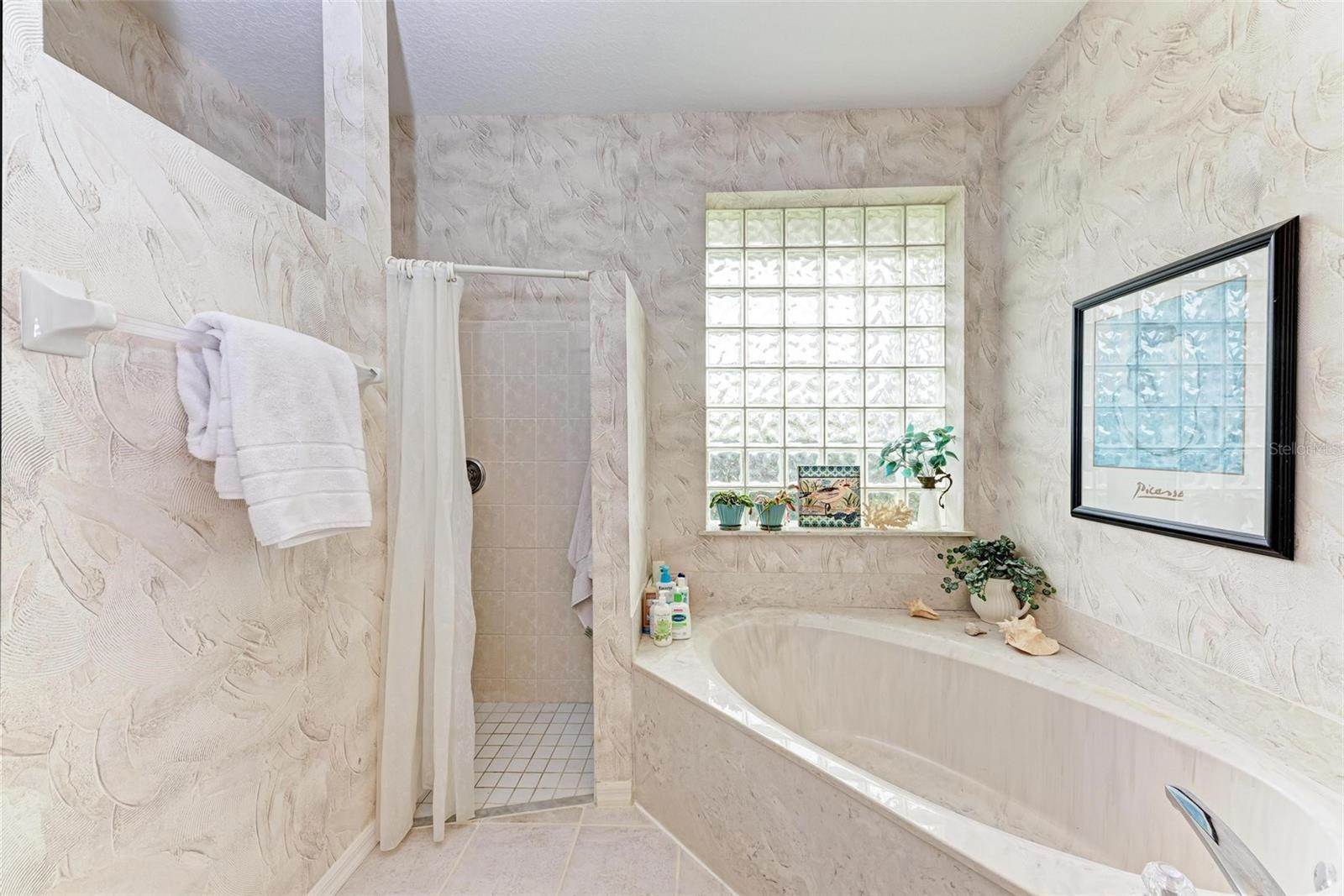 5289 Sunnydale Circle East, Sarasota, FL 34233