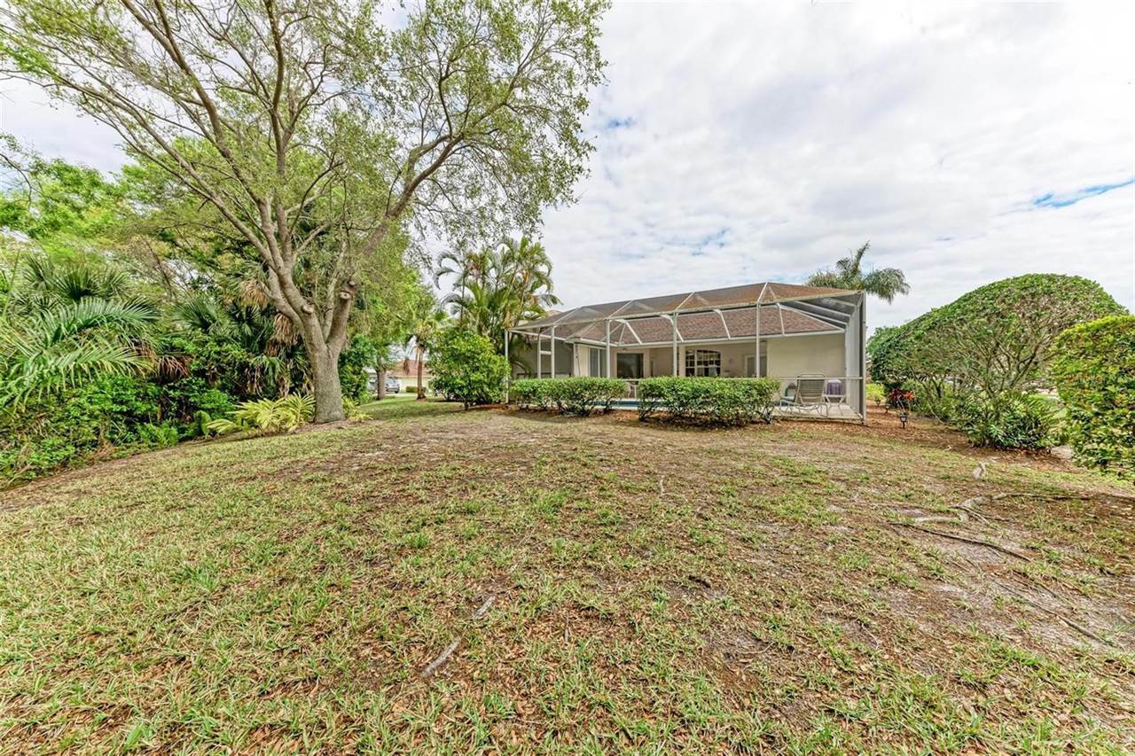 5289 Sunnydale Circle East, Sarasota, FL 34233