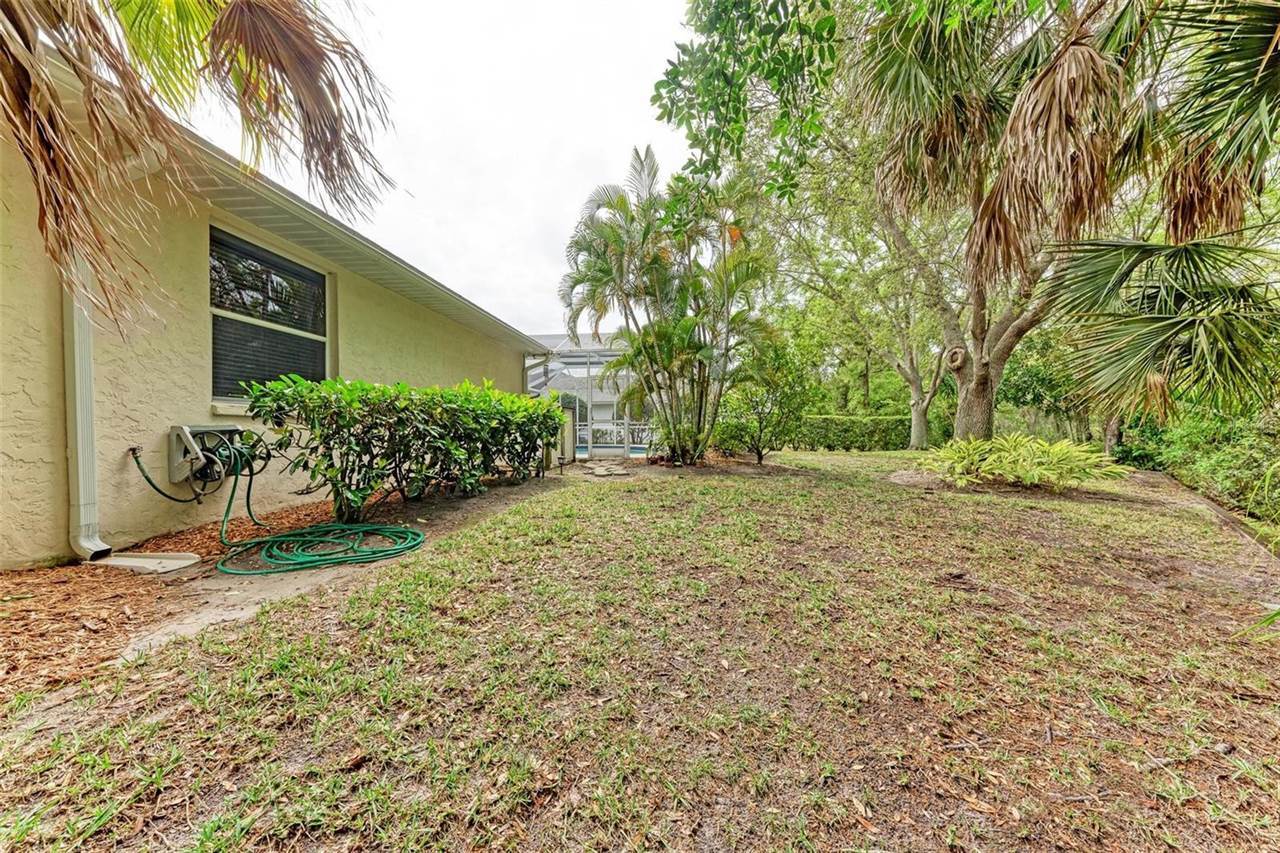 5289 Sunnydale Circle East, Sarasota, FL 34233