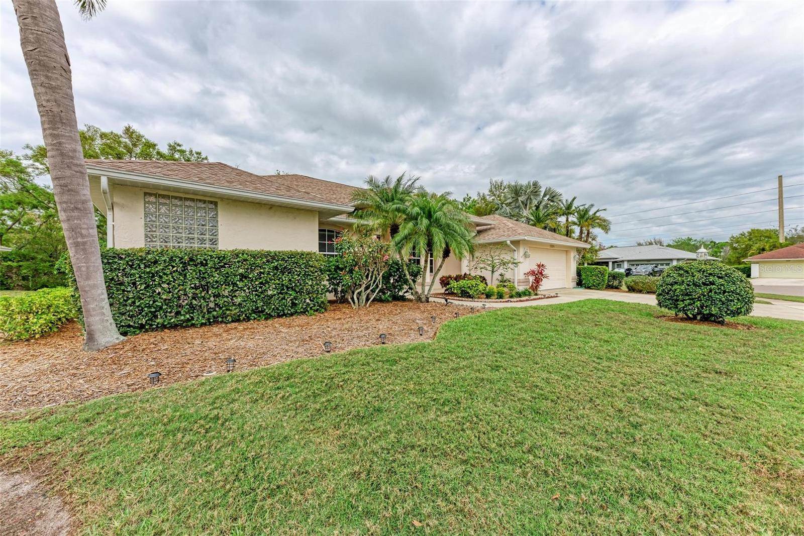 5289 Sunnydale Circle East, Sarasota, FL 34233