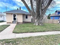 2828 Ordway Ave, Sioux City, IA 51106