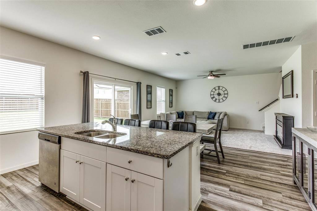 10361 Castle Lyons Lane, Fort Worth, TX 76036