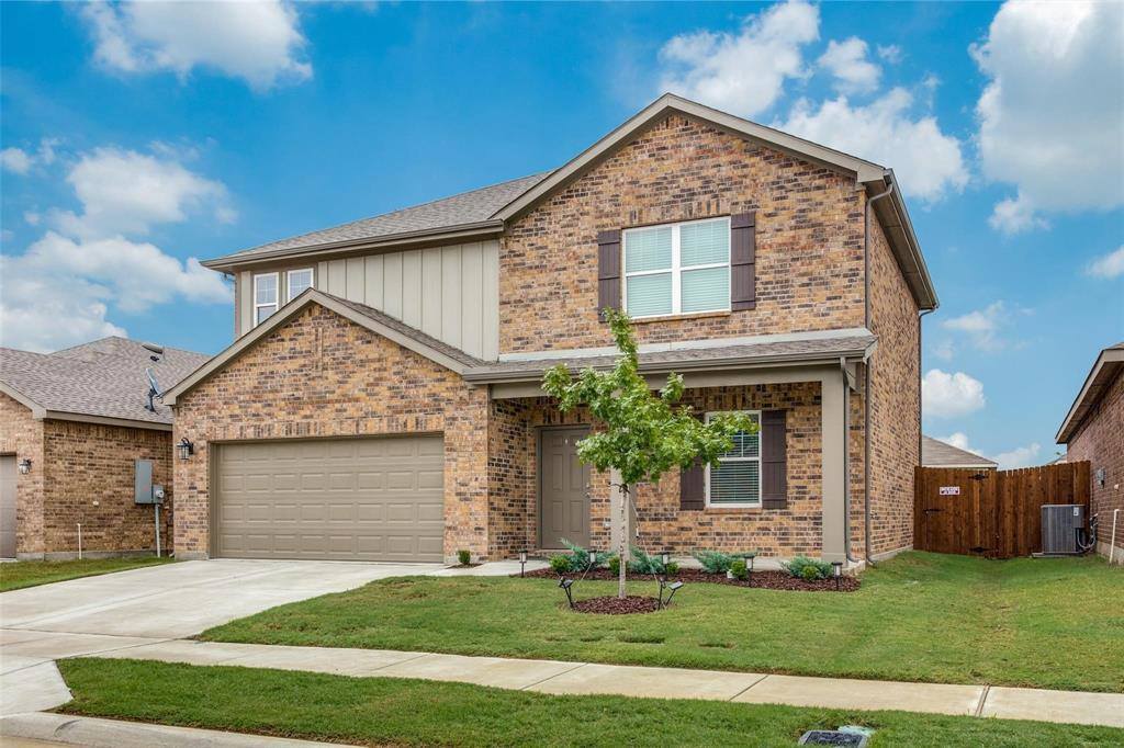 10361 Castle Lyons Lane, Fort Worth, TX 76036