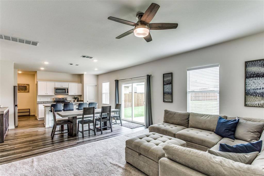 10361 Castle Lyons Lane, Fort Worth, TX 76036