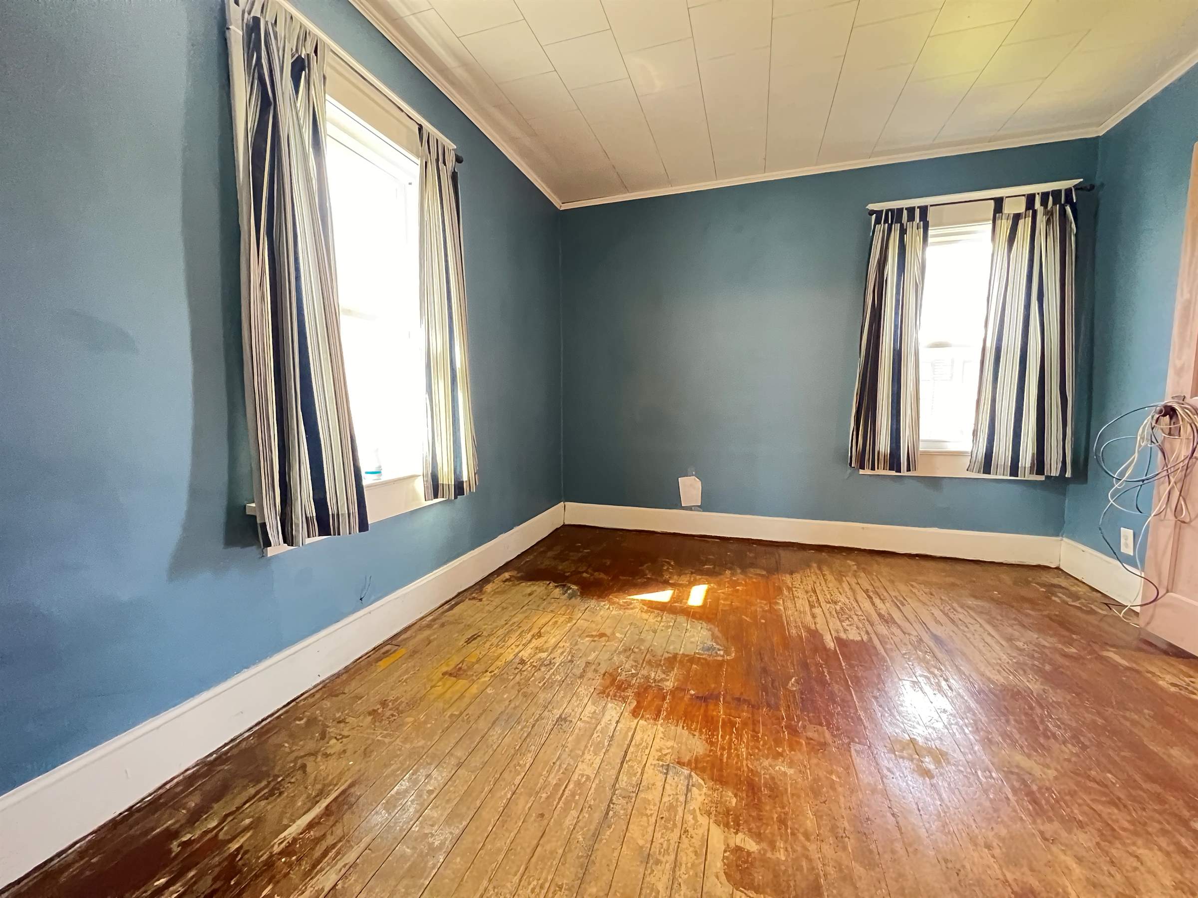 2011 8th Ave, Terre Haute, IN 47804