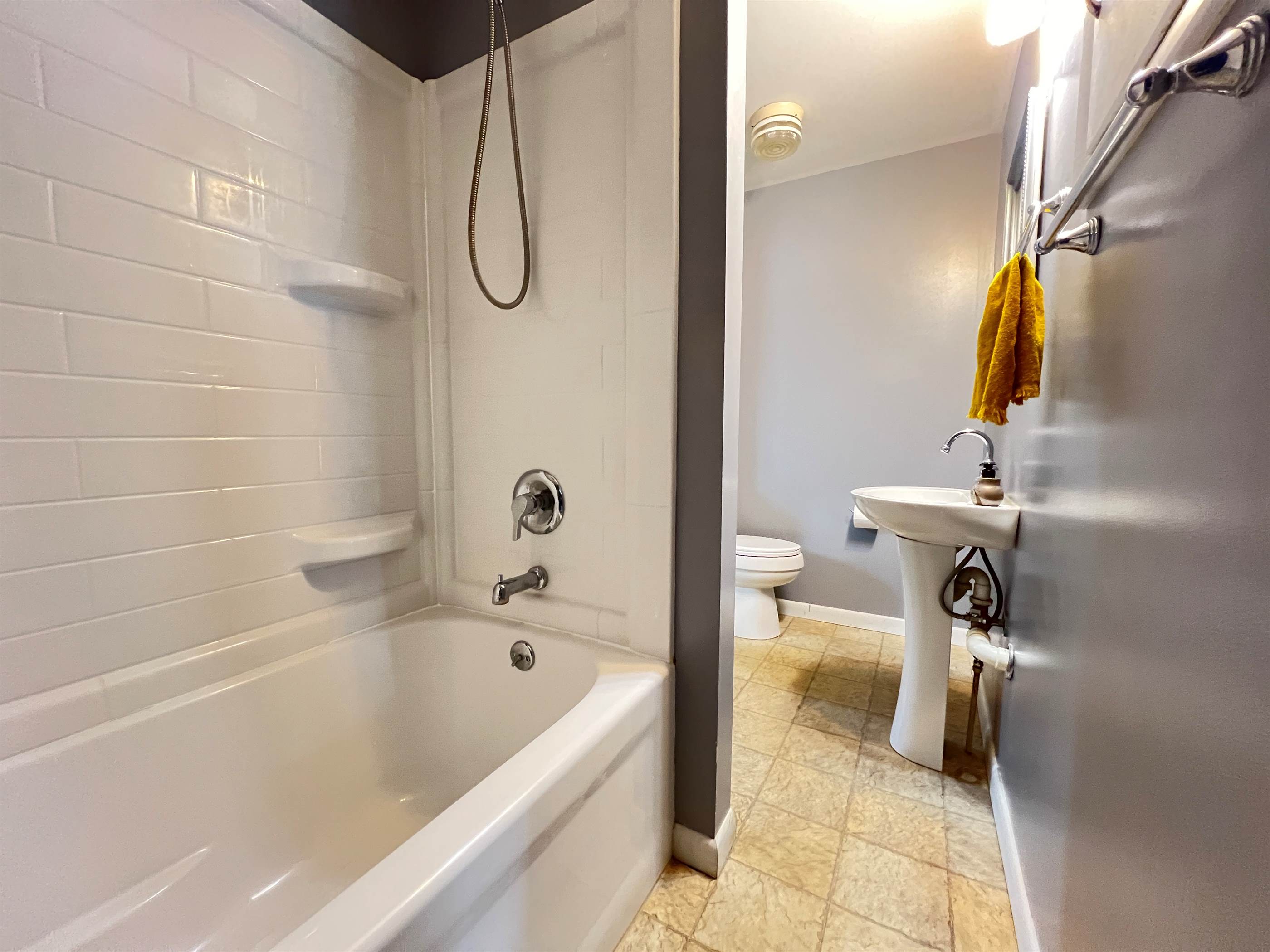 2011 8th Ave, Terre Haute, IN 47804