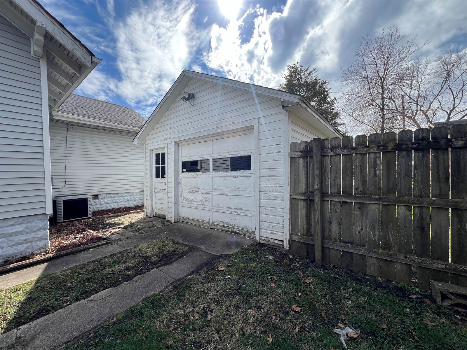 2011 8th Ave, Terre Haute, IN 47804