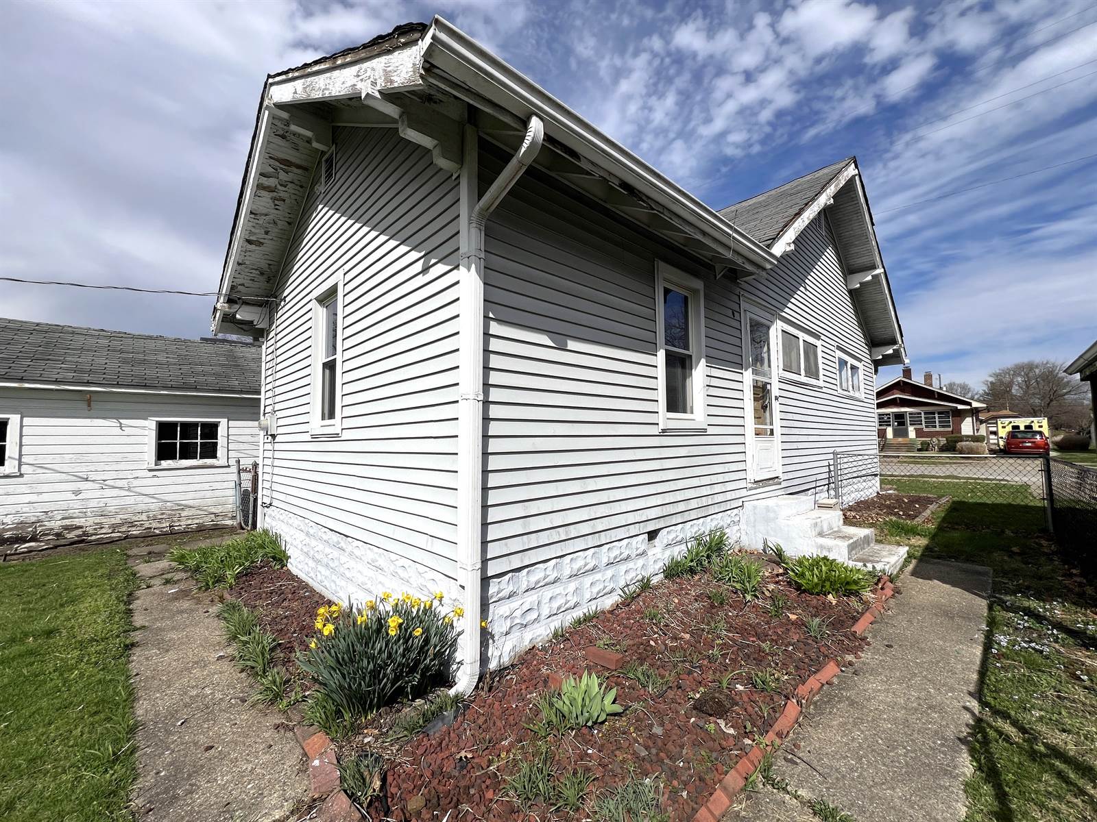 2011 8th Ave, Terre Haute, IN 47804